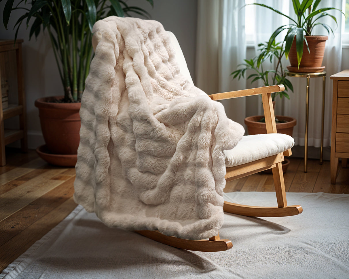 Primaviera™ Deluxe POM Rabbit Fur Plaid Zand - Heerlijk warm op koude dagen!