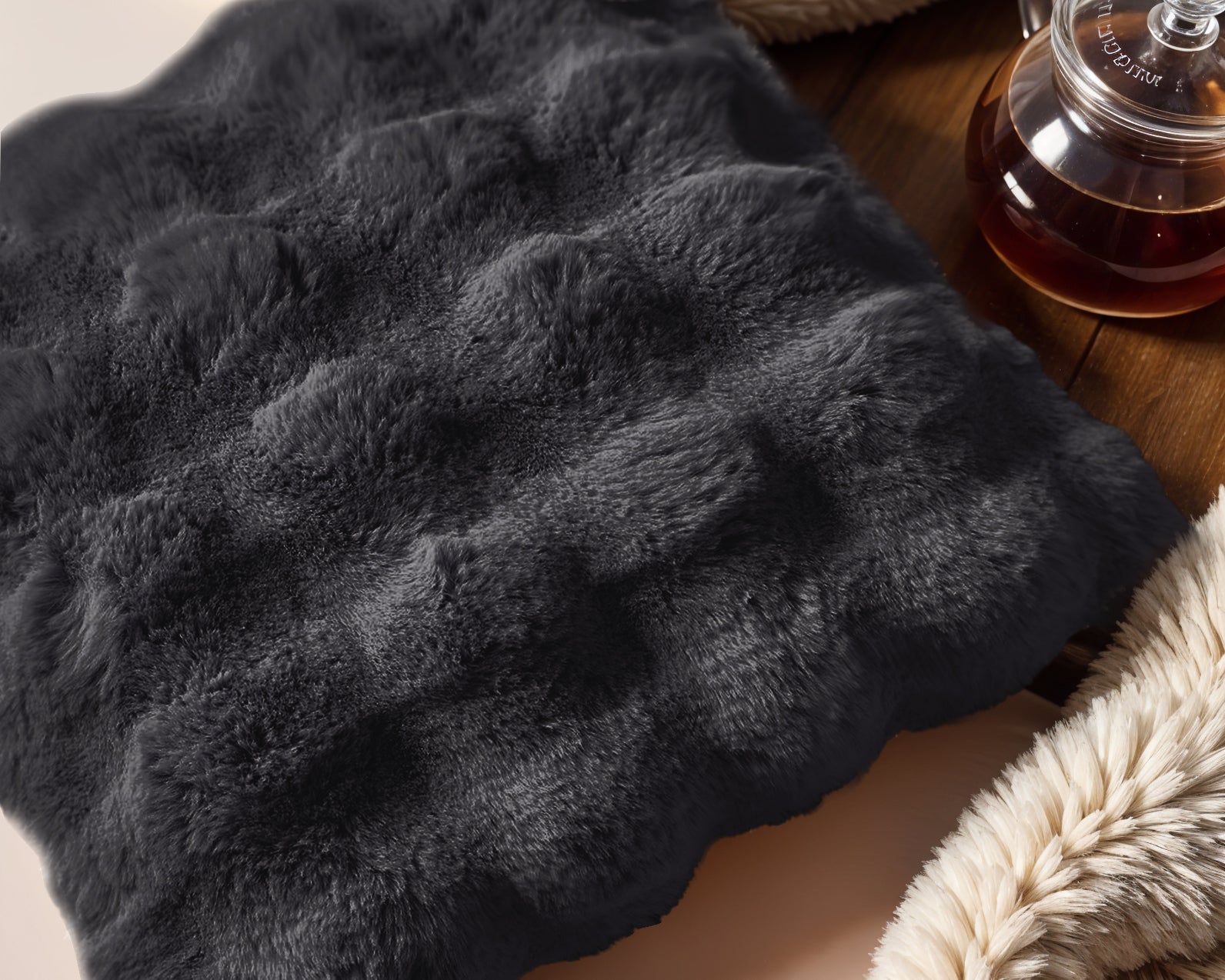 Primaviera™ Deluxe POM Rabbit Fur Sierkussen Antraciet